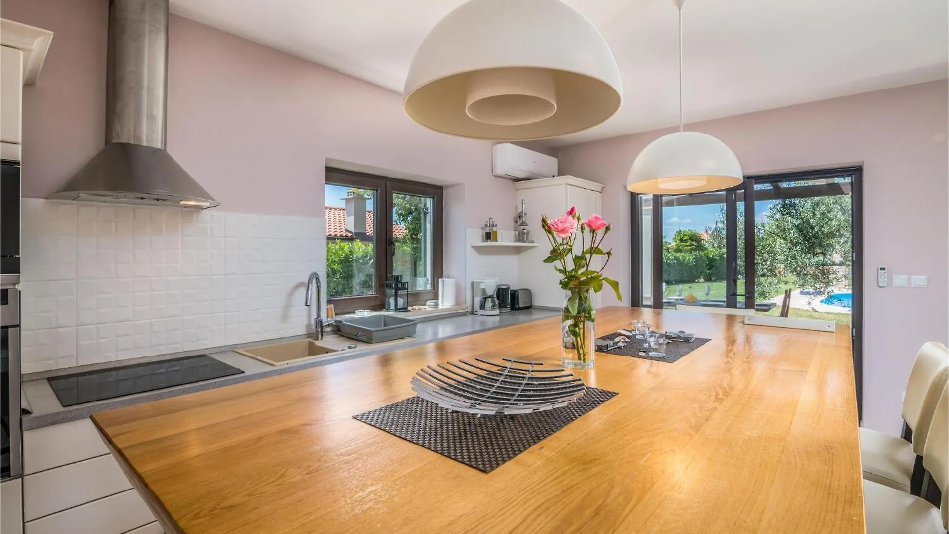 Lovely Home In Linardici With Kitchen