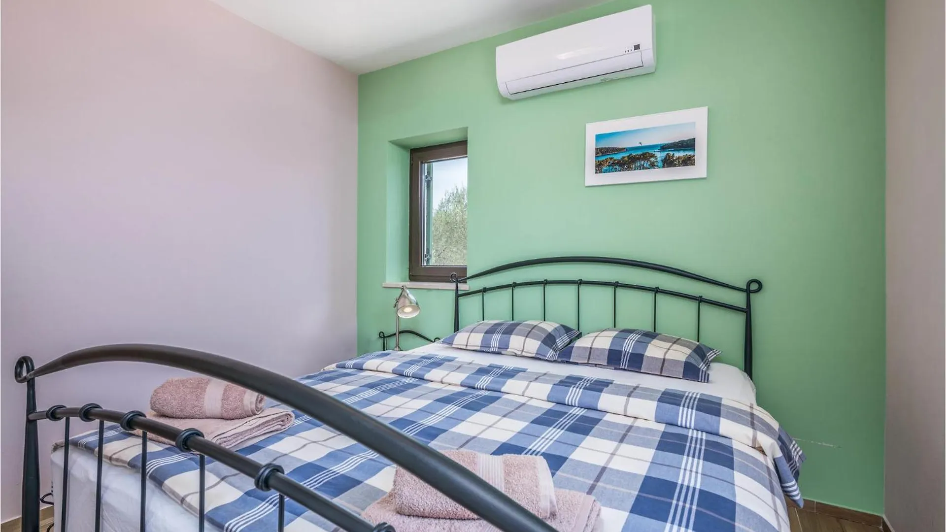 Lovely Home In Linardici With Kitchen Holiday home