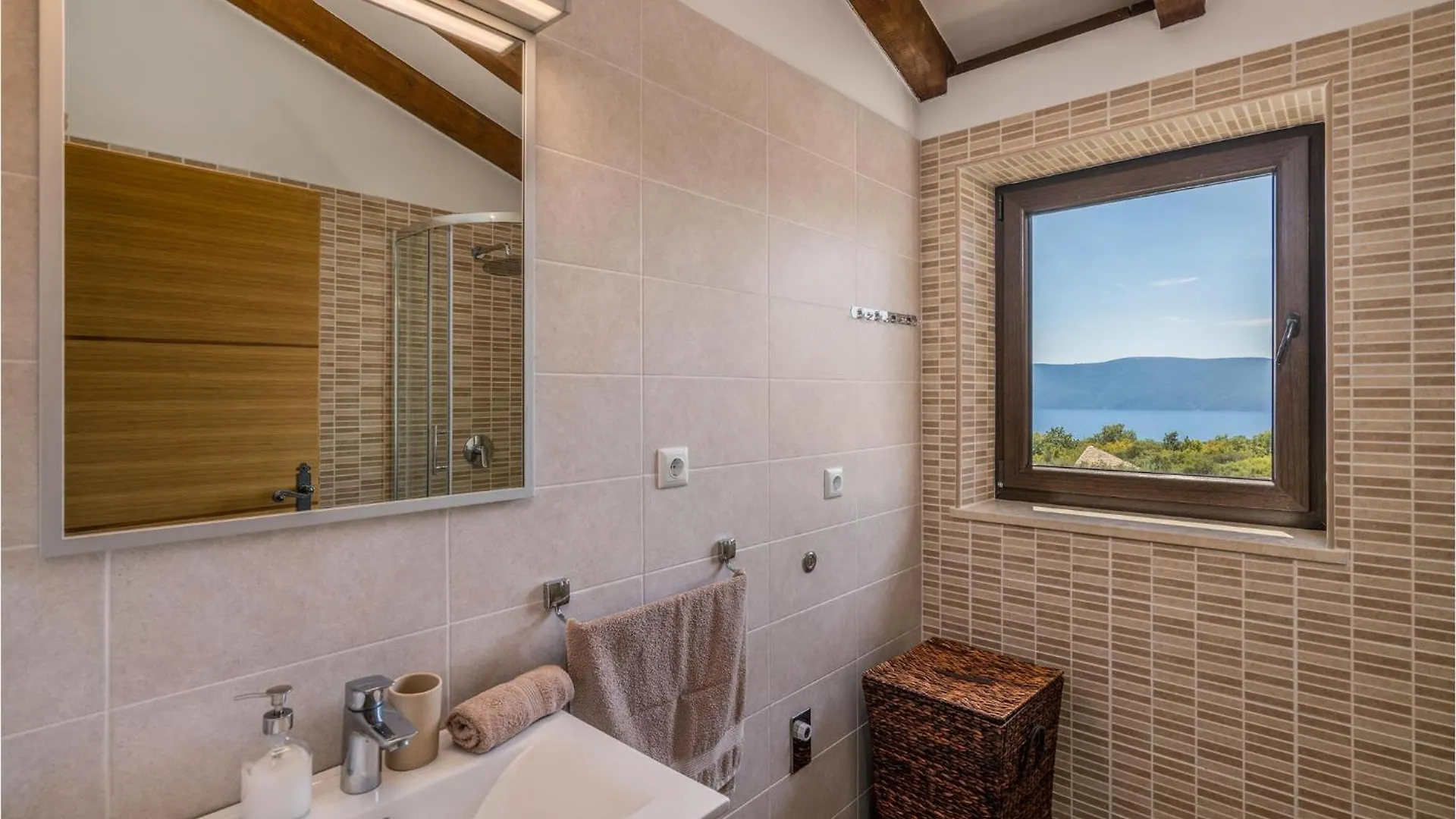 Lovely Home In Linardici With Kitchen Croatia