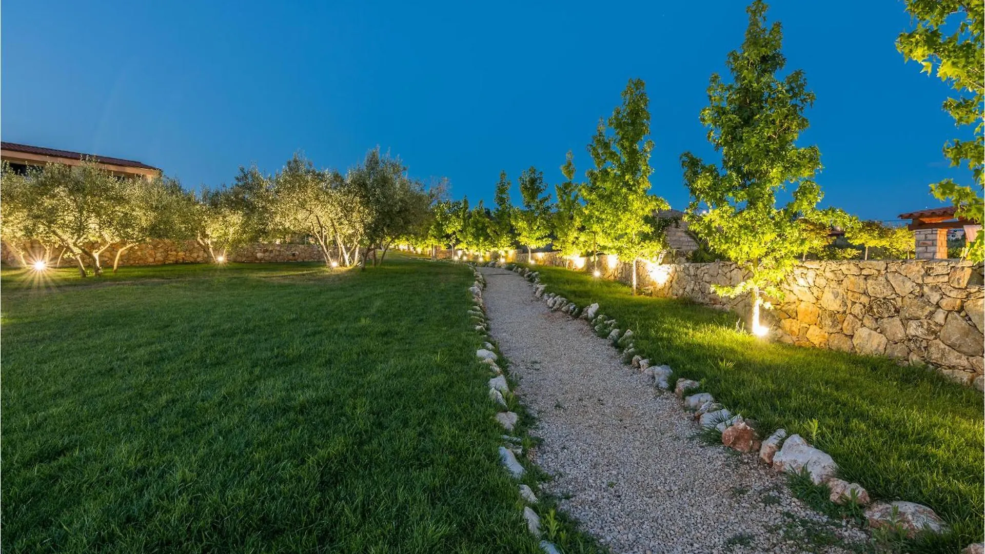 Holiday home Lovely Home In Linardici With Kitchen Croatia