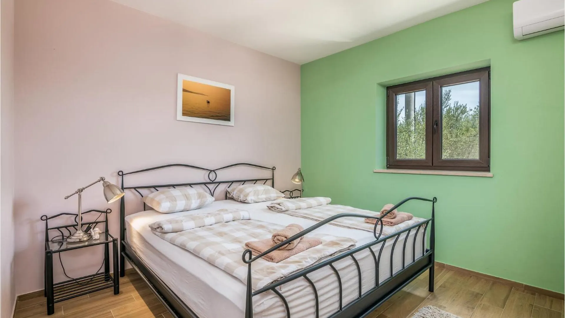 Lovely Home In Linardici With Kitchen Holiday home