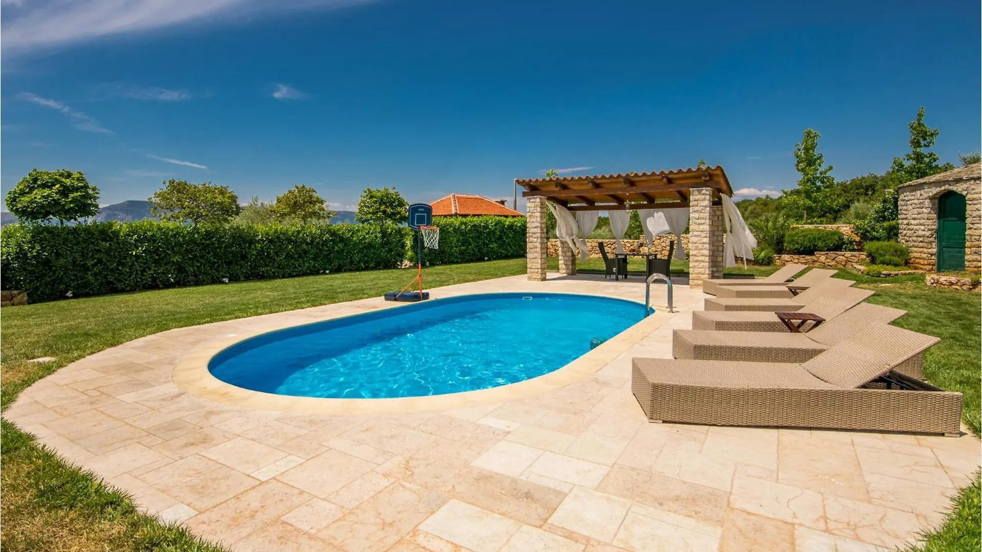 Lovely Home In Linardici With Kitchen