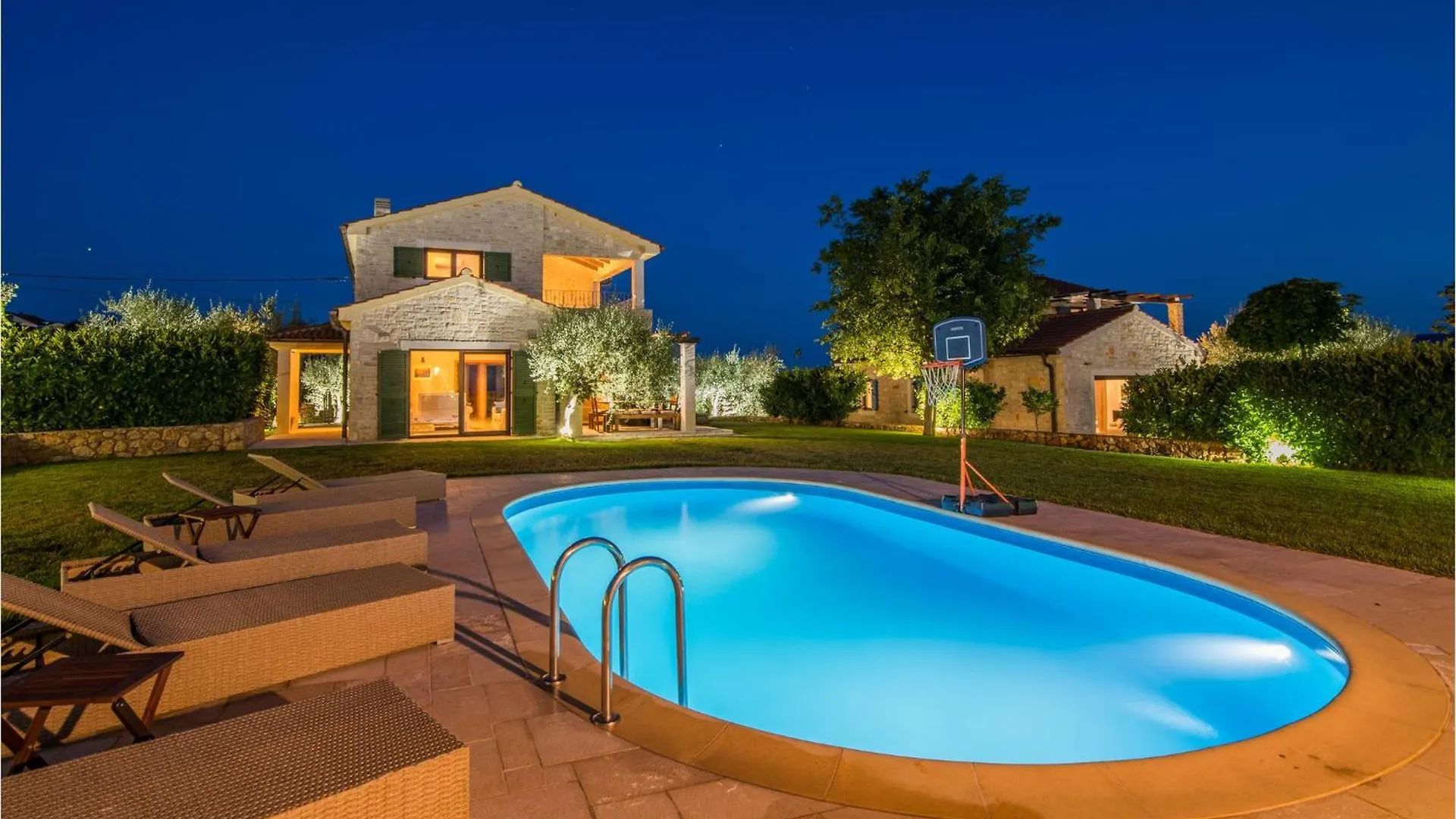 Lovely Home In Linardici With Kitchen Holiday home